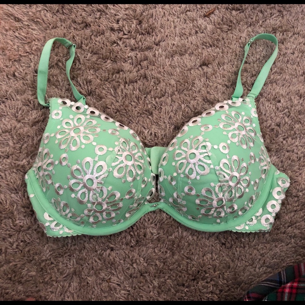 push up pigeonnant Victoria’s Secret